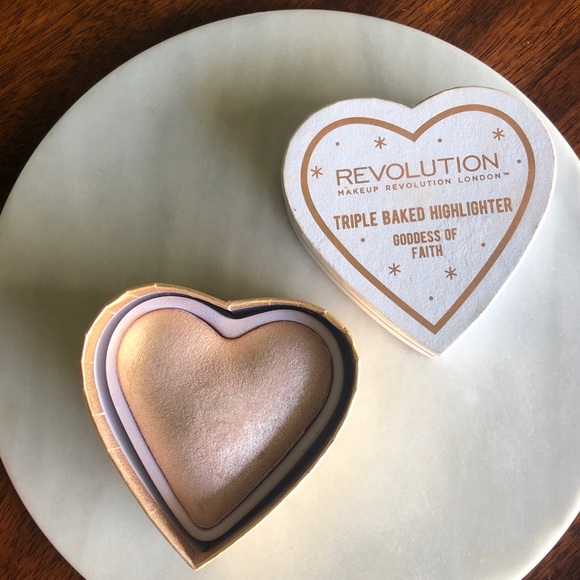 makeup revolution triple baked highlighter